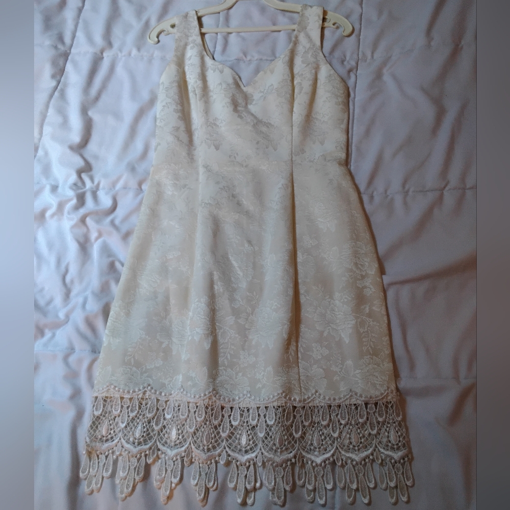 ZUM ZUM Vintage Lace Trim V-Neck Women's Dress in Ivory